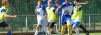 Sprachunterricht und Fußballtraining