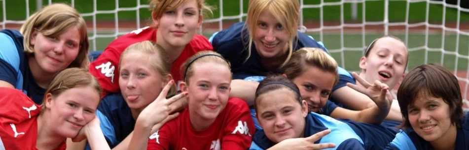 Mädchenfußball - Freundinnen im Fußballcamp