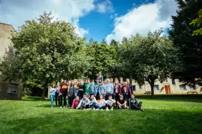 Gruppenbild Wiese Campus Bath