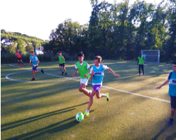 Nette Junge Mädchen Die So Gerne Fußball Spielen Nette Junge Mädchen Die So Gerne Fußball Spielen