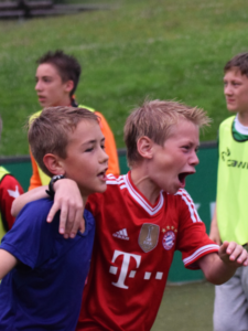 Fußballcamps München - jubelnde Teilnehmer