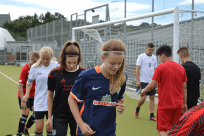 Fußballtraining auf dem Kunstrasenplatz