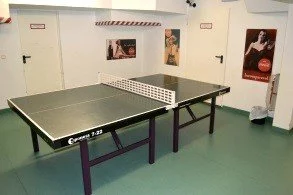 Tischtennis (drinnen und draußen) an der Jugendherberge Wiehl