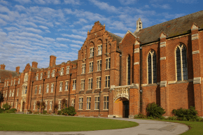 Sprachschule Worksop - Fußball- und Sprachcamp im College