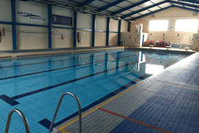 Schwimmhalle als weiteres Sportangebot am College